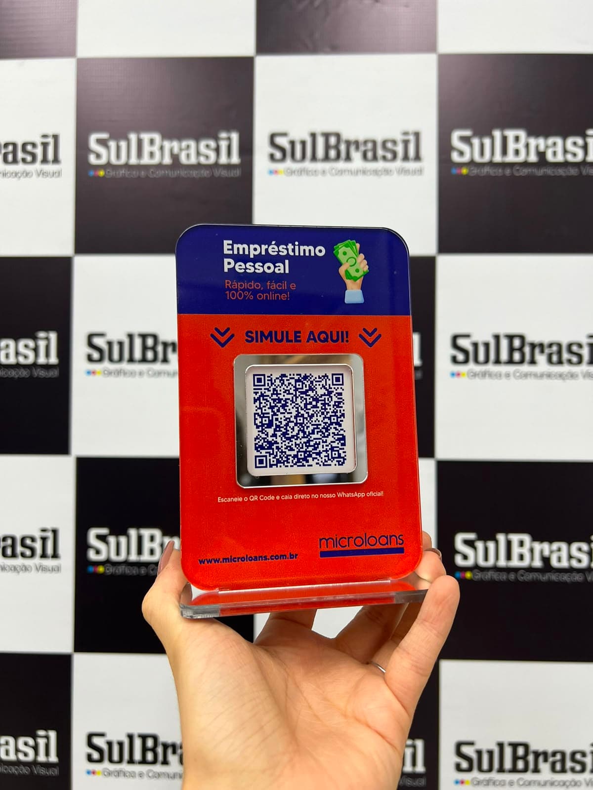 Display em Acrílico com Detalhes em Prata — Acrílico, projeto da SulBrasil